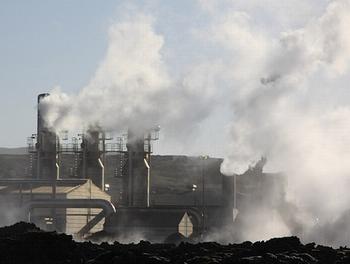 图4：冰岛的地热发电厂。